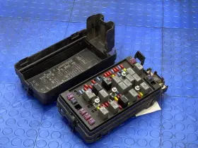 20885193 Gm Trucks 09-12 Chevy Colorado Gmc Canyon Engine Fuse Box Relay Junction Block Oem