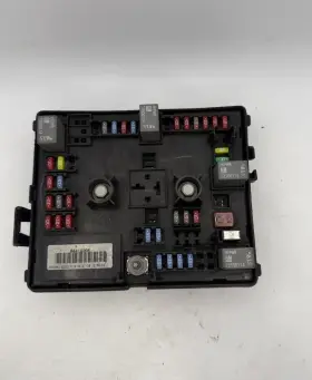 84418008 Gm Trucks 2018-20 Chevy Express 3500 Engine Fuse Box