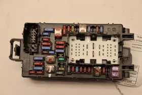 84582038 Gm Trucks 2019-2022 Chevy Silverado 1500 Right Passenger Dashboard Cabin Fuse Box Oem