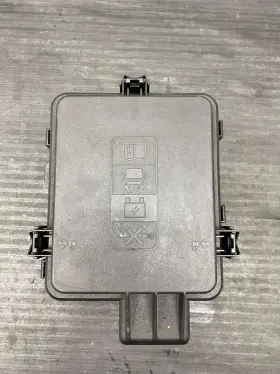 84904007 Gm Trucks 2023-2024 Gmc Canyon Oem 2.7l 4x4 Engine Bay Fuse Relay Junction Block Box 33k 84904007 Gm Trucks 2023-2024 Gmc Canyon Oem 2.7l 4x4 Engine Bay Fuse Relay Junction Block Box 33k