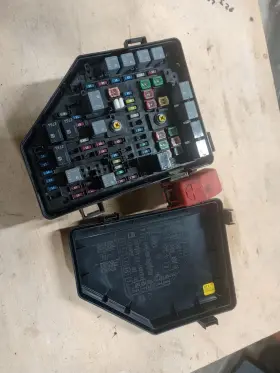25784726 Gmc 07-08 Acadia Outlook 3.6l Engine Fuse Box Relay Accessory Wiring Junction Module