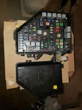 646-01483 Gmc Truck Fuse Box Engine With Tow Package Without Hid Fits 07-08 Acadia 211717