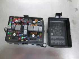646-12380 Gmc Truck Fuse Box Engine New Style Fits 19 Sierra 1500 Pickup 358179