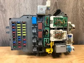 38200-shj-a64 Honda 2005-2010 Odyssey Left Cabin Fuse Relay Box Oem