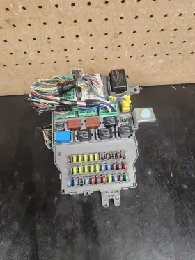 Sdb-a20-ba Honda 2003-2007 Accord Ex Sedan 3.0l At Cabin Interior Fuse Relay Box