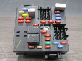 15266952 Hummer 2005-2007 H2 Dash Cabin Interior Junction Fuse Relay Box