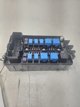 646.hy1g09 Hyundai 2009-2011 Genesis Sedan 3.8l Engine Fuse Box Under Hood Oem Tested 91950