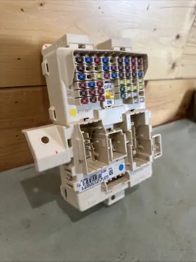 91950-d3560 Hyundai 16-18 Tucson Instrument Panel Junction Fuse Block Oem