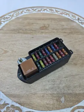 663.ja1v06 Jaguar 04 05 06 Xk8 Xkr Fuse/relay Box Driver Front Left Ljg2800aa