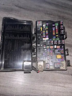 P68194607ad Jeep 2014 Grand Cherokee Engine Fuse Box 68194607ad Diesel