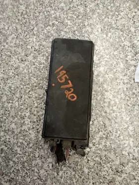 591-02576 Jeep/plymouth Truck Commander 2006 Fuse Box Engine 318826