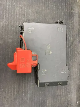 Pz1t14d068rag Lincoln 2024-2025 Nautilus Engine Fuse Relay Junction Box Block