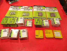 Agc3-4-15-20-30 Littelfuse Lot Of 151 - Littelfuse-buss-automotive Fuses In Tins -made Usa