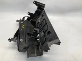 607.ma1v14 Maserati 14-17 Ghibli S Q4 3.0 Awd At Battery Tray Holder B