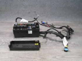 670037968 Maserati 17-20 Levante M161 Rear Battery Fuse Box Power Junction Relay Module