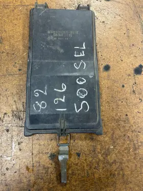 1265400082 Mercedes-benz W126 300sd 350sdl 380se/sel 420sel 500sel Fuse Box Cover