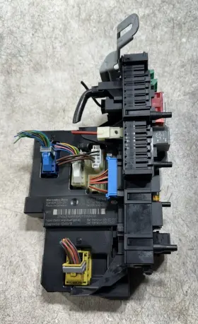 2045453901 Mercedes-benz 2008 - 2014 W204 C300 C350 Rear Fuse Box Sam Relay Control Module Oem