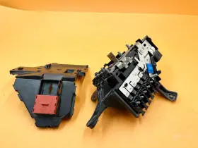 A2055401950 Mercedes-benz 15-21 C300 W205 Engine Battery Terminal Fuse Box Relay Oem