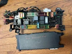 A2465400040 Oem/factory 246-540-00 2014 Mercedes Cla250 2.0 Front Right Interior Sam Fuse Relay Box