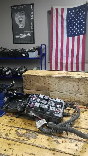 19116368 Pontiac 06-08 Grand Prix Engine Fuse Box Circuit Block Relay Junction Compartment 3.8l