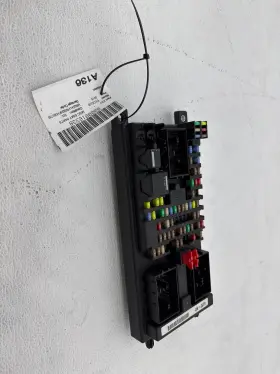 3521at510a Range Rover 12-15 Evoque Electronic Cabin Fuse Relay Power Distribution Box Housing Oem