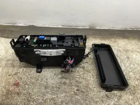 Range Rover L8b2-14k016-ca 2022 Land Defender Right Quarter Fuse Box Junction Block Relay Oem