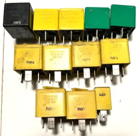 V23136b4x7 Range Rover Used P38 Set Of 12 Siemens Relays