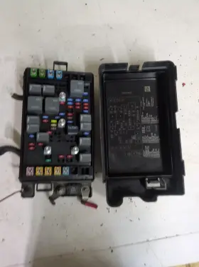 25925583 Saab 09330039 2008 08 2009 09 9-7x 97x Under Hood Engine Fuse Relay Box Oem
