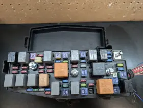 25966734 Saturn 2008-2009 Vue Engine Fuse Box Relay Junction Block Oem