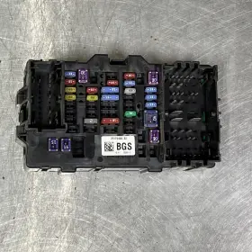 23176468 Silverado 2014 Chevrolet K 1500 Front Right Fuse Box And Relay Oem
