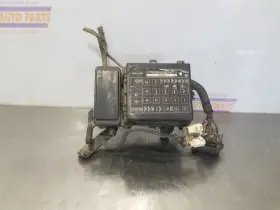 646-10432 Toyota 01 2001 Landcruiser 4.7l Engine Fuse Box
