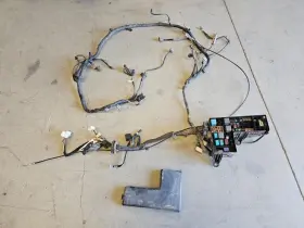 82111-oc281-0 Toyota 646-10465 05 06 Tundra 4.0l 1grfe Under Hood Relay Fuse Box W Harness