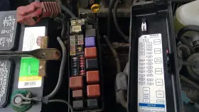 646-10552 Toyota Fuse Box Engine Thru 7/02 2uzfe 8 Cylinder Fits 01-02 Tundra 461177
