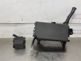 646-12425 Toyota 22 2022 4 Runner 4.0l Engine Fuse Box