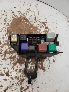8262047040 Toyota Camry 1994 Fuse Box Engine 1420770