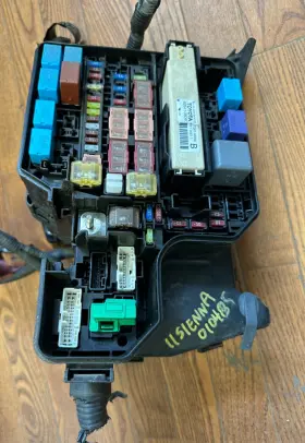 82641-08040 Toyota 2011-2014 Sienna 3.5l Oem Engine Fuse Box Relay Integration