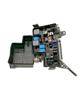 826620r160 Toyota 2016 Rav4 Left Engine Fuse Box Oem