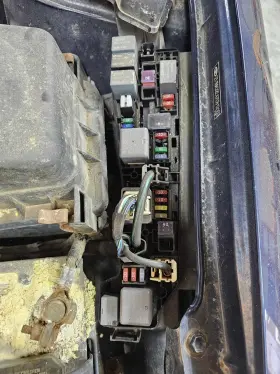 8274102040 Toyota 2004 - 2008 Corolla Fuse Box 1.8l Auto Without Stability Cntrl Oem
