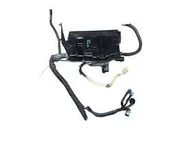 827410c010 Toyota Trucks 01 02 Tundra 3.4l Engine Fuse Box With Daytime Running Light Thru 7/02 Note