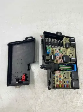 313004822 Volvo 10 11 12 13 30 Engine Fuse Box Block Assembly