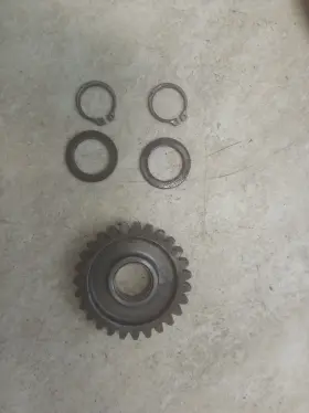Yamaha 3y1-15651-00-00 1982 Xt250j Kick Starter Idler Gear With Shims Used Oem